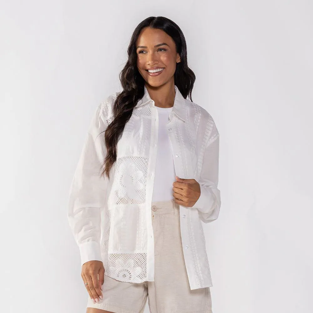 Camisa Feminina Laise com Detalhes Florais Boby Blues Branco