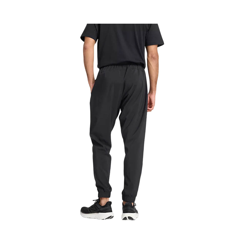 Calça Masculina New Balance MP41011BK Sport Essentials em Tecido Plano